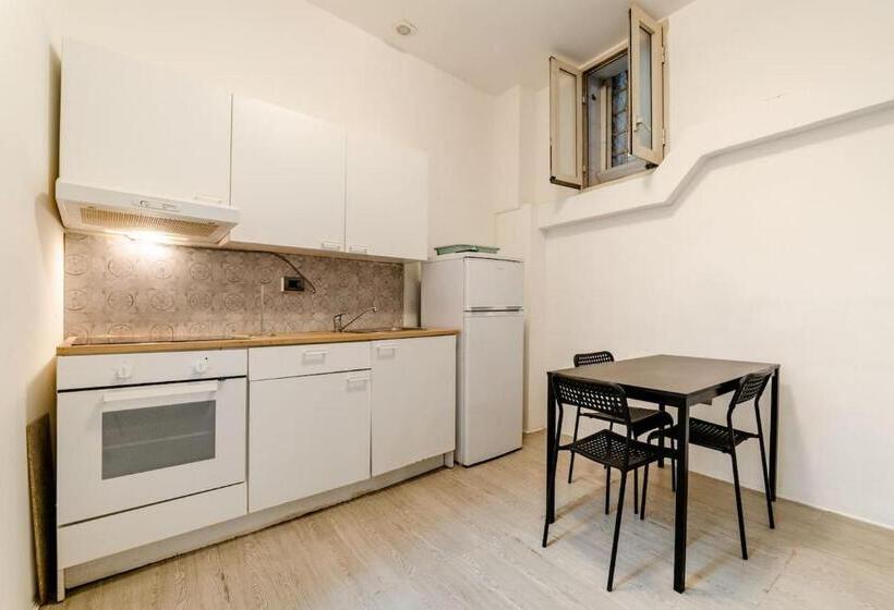 پانسیون Inside Chiaia Rooms