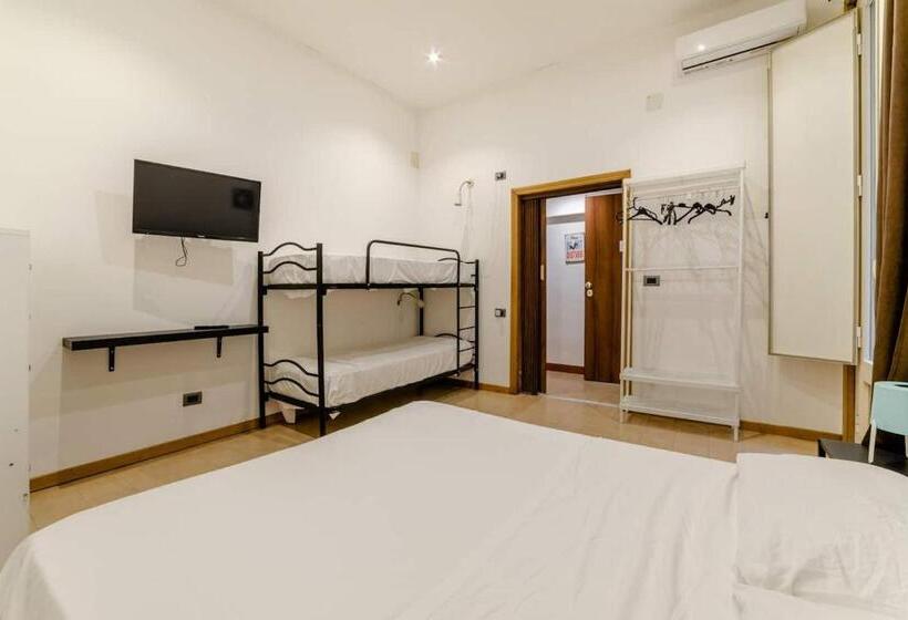 پانسیون Inside Chiaia Rooms