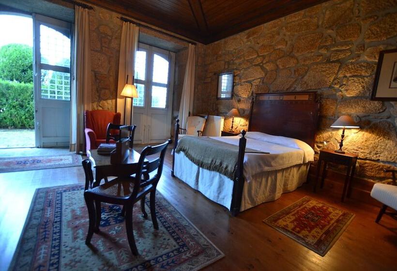 Casa Das Torres Da Facha