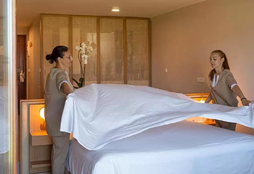 Отель Aquila Rithymna Beach