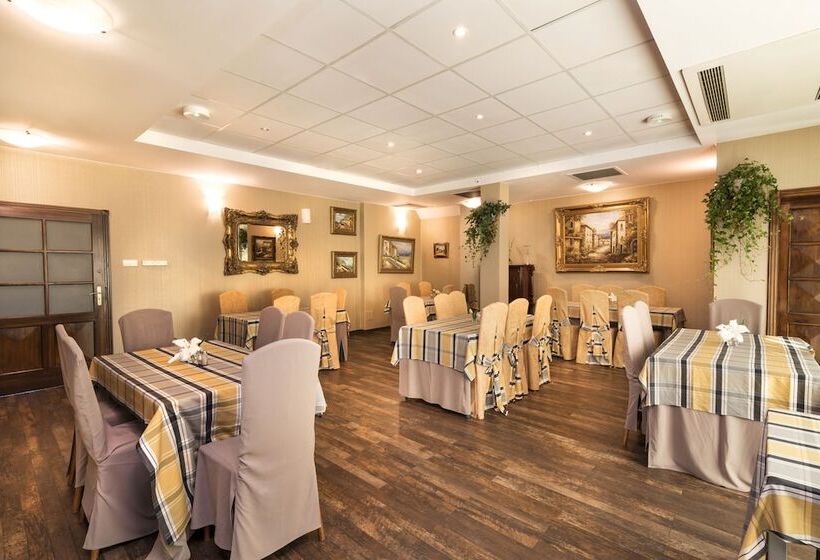 בית מלון כפרי Astoria