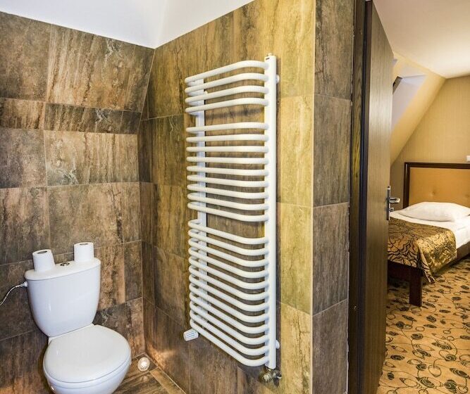 בית מלון כפרי Astoria