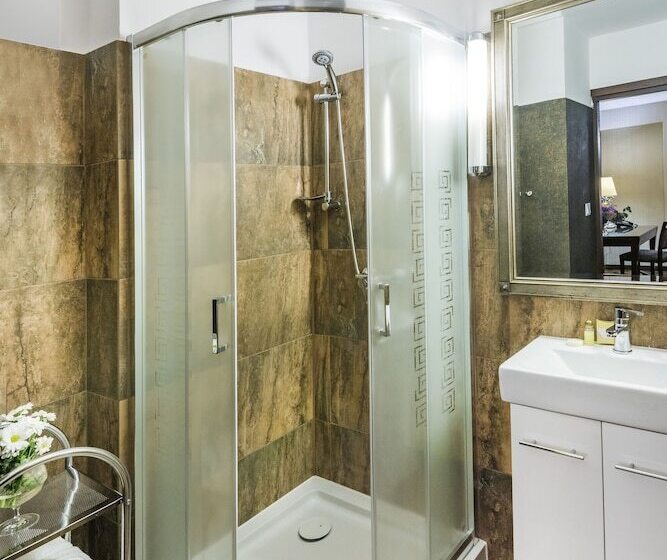 בית מלון כפרי Astoria