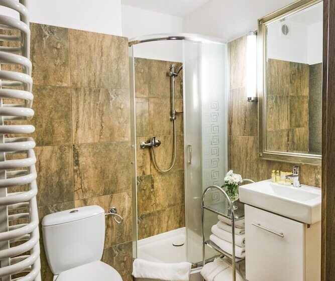 בית מלון כפרי Astoria