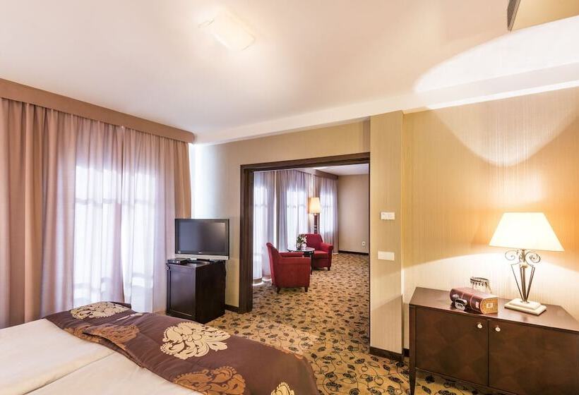 בית מלון כפרי Astoria