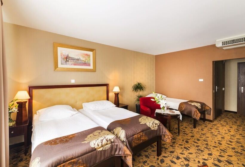 בית מלון כפרי Astoria