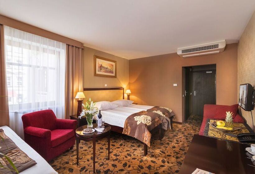 בית מלון כפרי Astoria