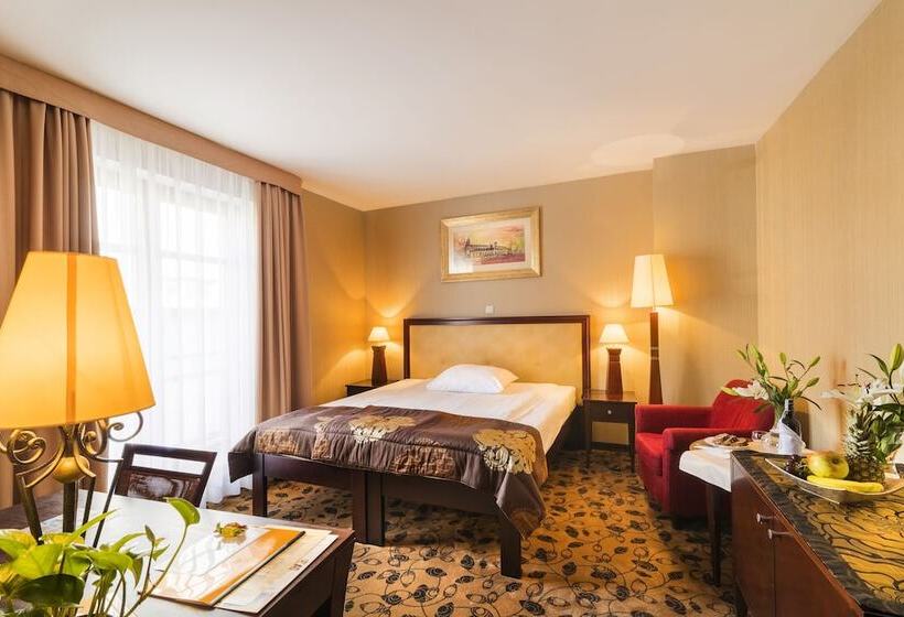 בית מלון כפרי Astoria