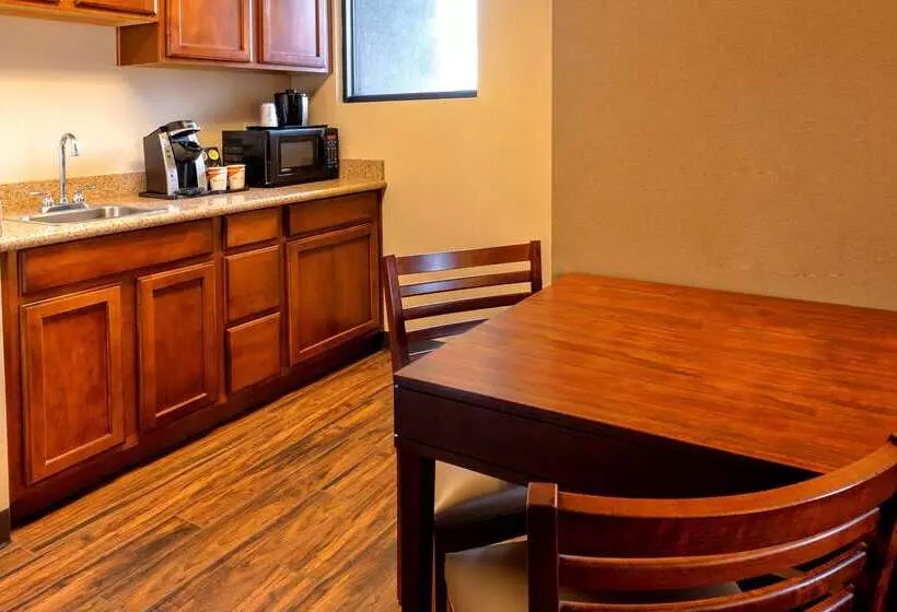 Отель Comfort Suites Goodyearwest Phoenix