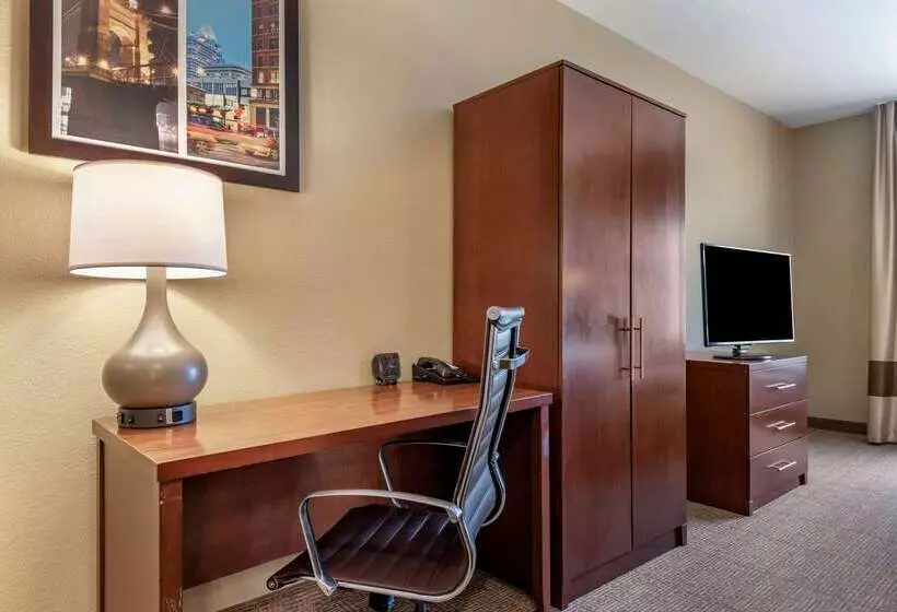 Отель Comfort Suites Mason Near Kings Island