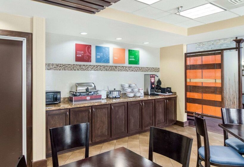 فندق Comfort Suites