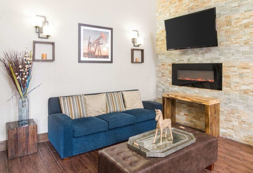 فندق Comfort Suites