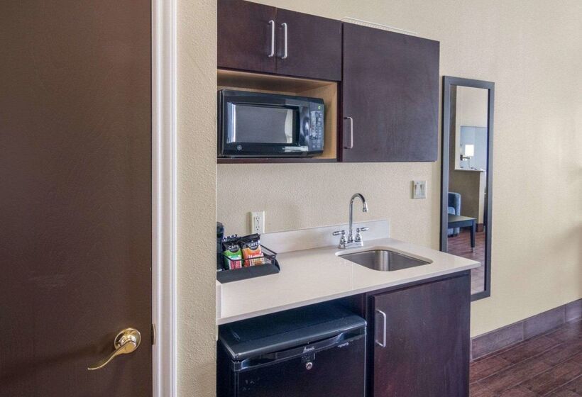 فندق Comfort Suites