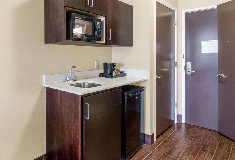 فندق Comfort Suites