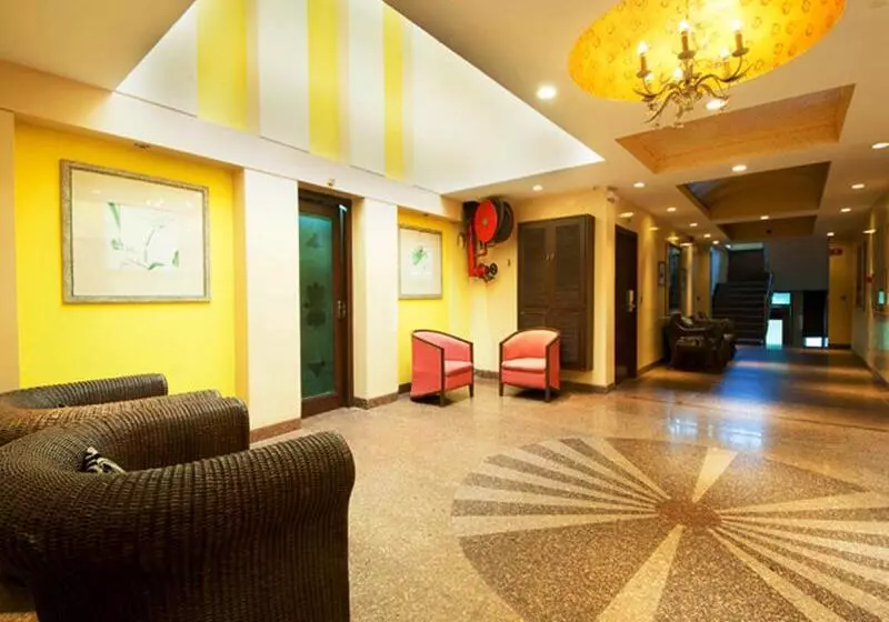 Отель The Corus