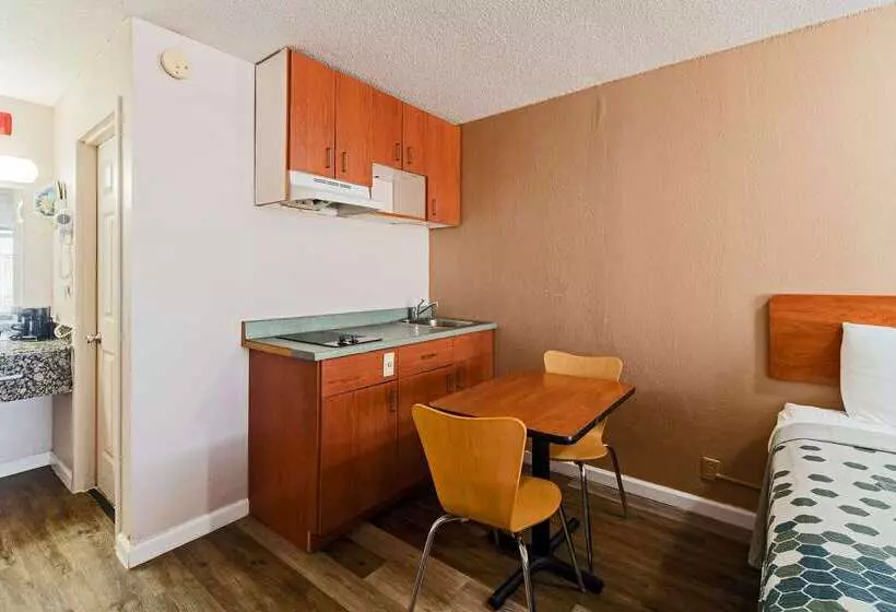 酒店 Econo Lodge Inn & Suites Near Bricktown