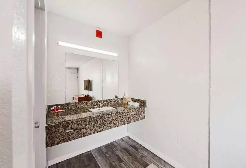 酒店 Econo Lodge Inn & Suites Near Bricktown