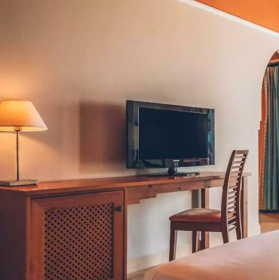 호텔 Iberostar Waves Saidia