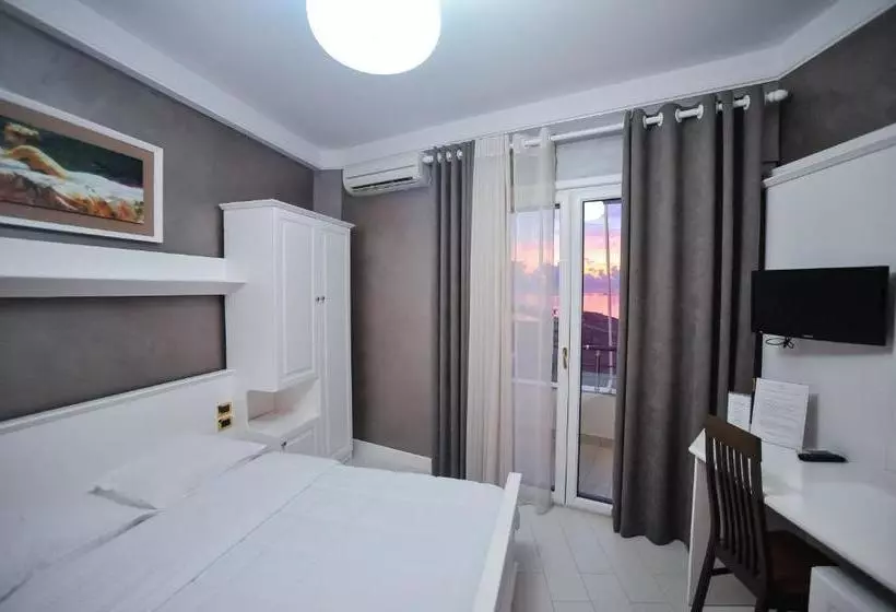 호텔 Iliria Internacional