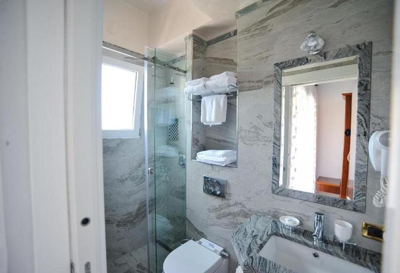 فندق Iliria Internacional