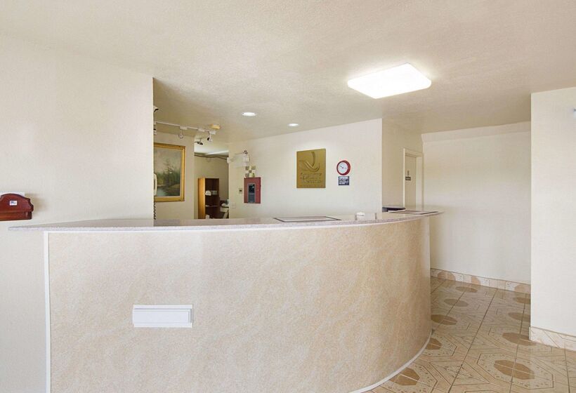 בית מלון כפרי Baymont By Wyndham Del Rio