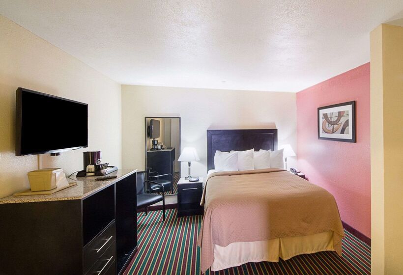 בית מלון כפרי Baymont By Wyndham Del Rio