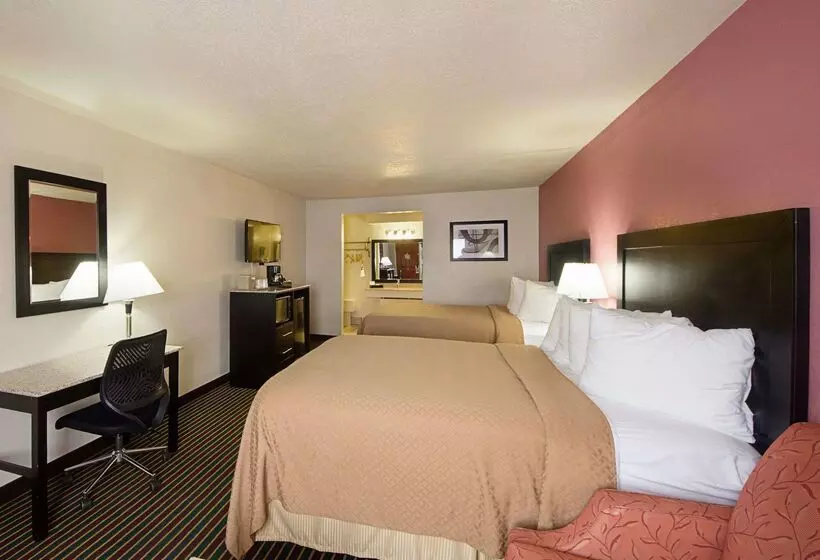 فندق Baymont By Wyndham Del Rio