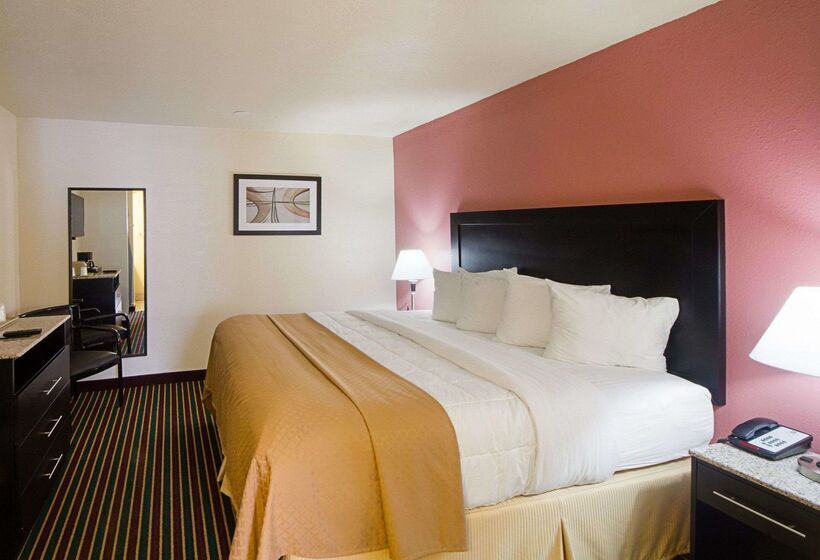 בית מלון כפרי Baymont By Wyndham Del Rio