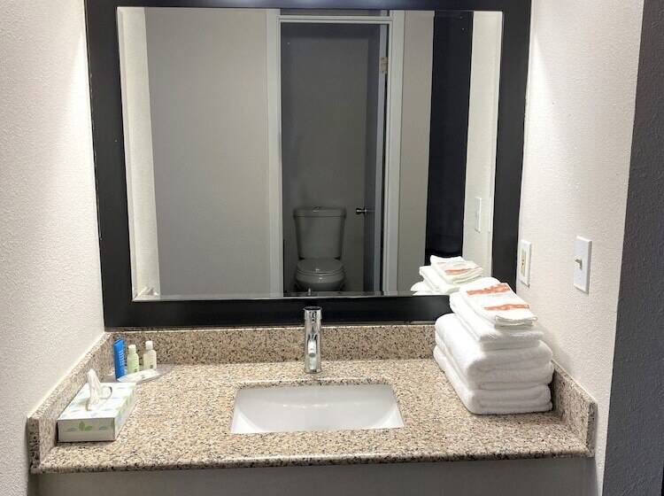 בית מלון כפרי Baymont By Wyndham Del Rio