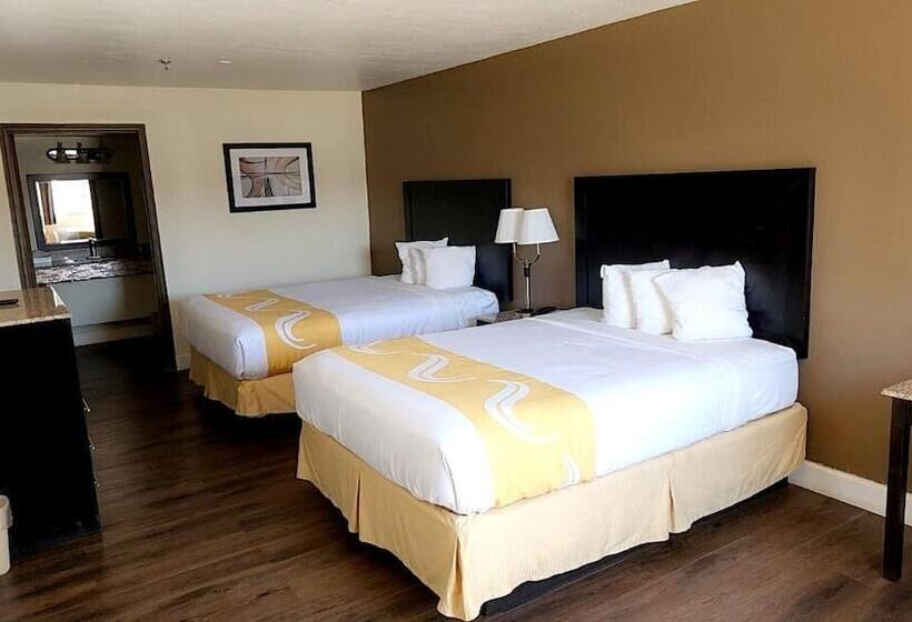 בית מלון כפרי Baymont By Wyndham Del Rio