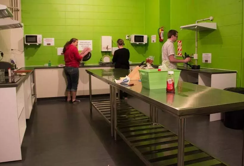 בית מלון כפרי Rock Solid Backpackers Rotorua