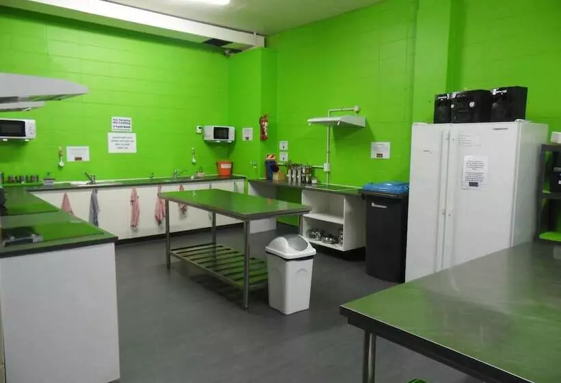 בית מלון כפרי Rock Solid Backpackers Rotorua