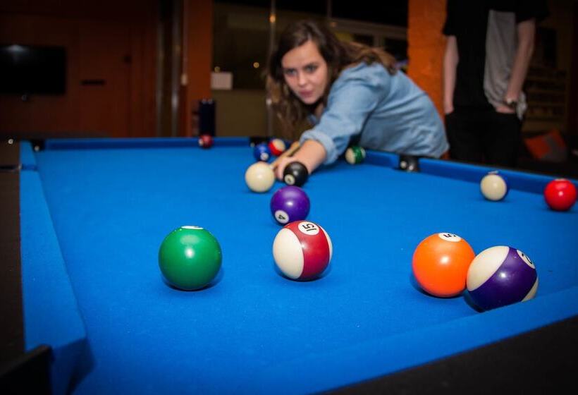 호텔 Rock Solid Backpackers Rotorua