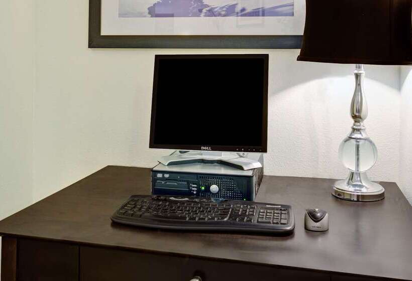 فندق Super 8 By Wyndham Stjerome