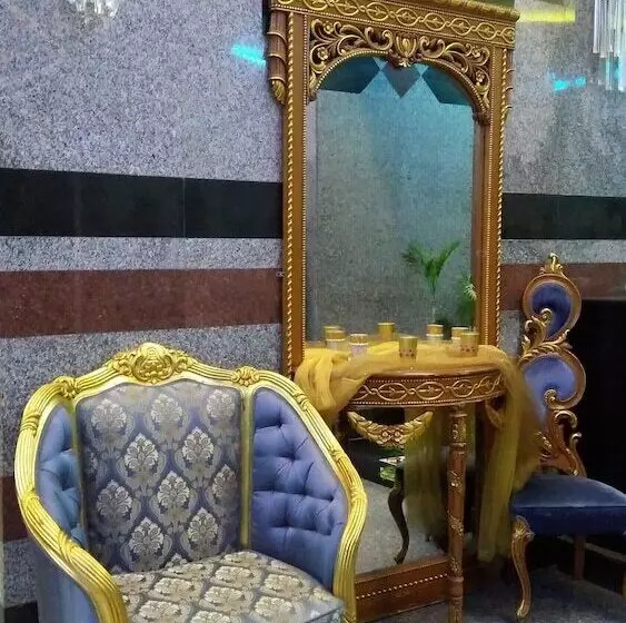 Royal Crown Hotel & Suites