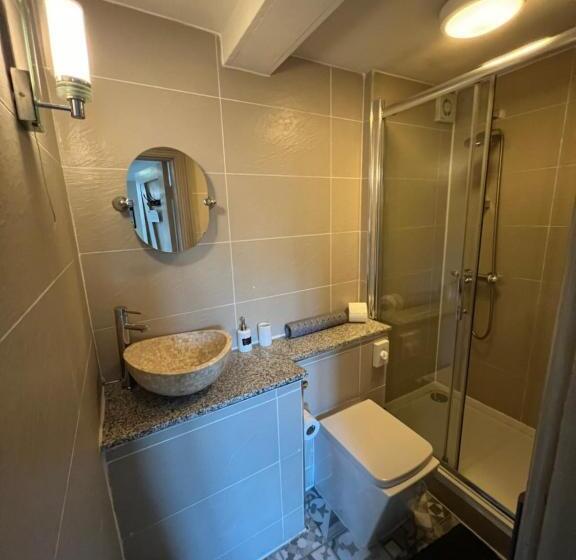 فندق صغير The Fleece Inn At Barkisland