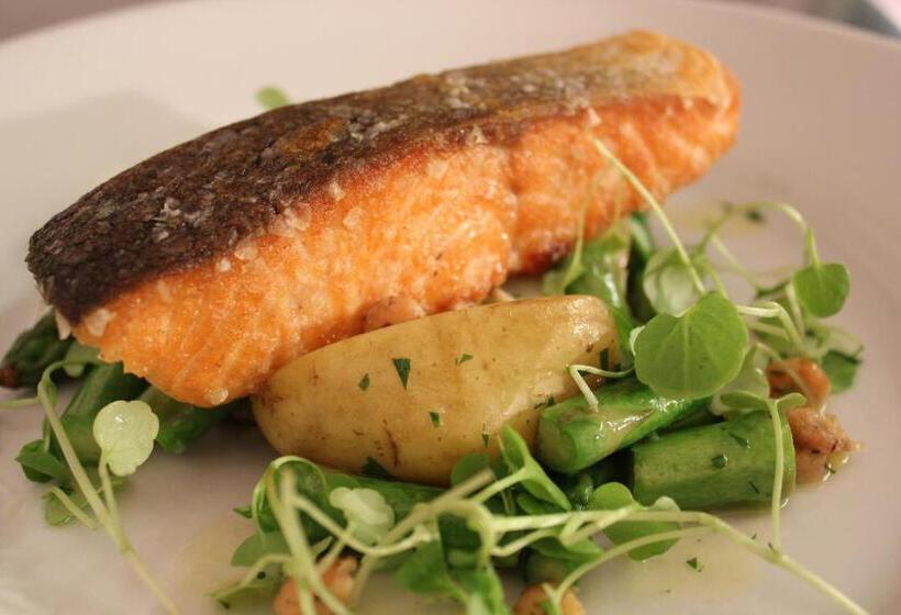 فندق صغير The Fleece Inn At Barkisland