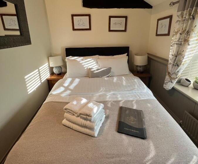 فندق صغير The Fleece Inn At Barkisland