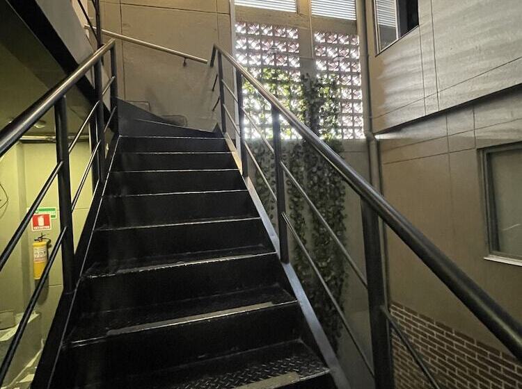 酒店 Medellin Central