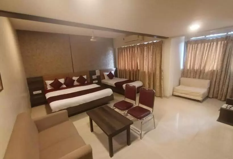 Hotelli Sharada International