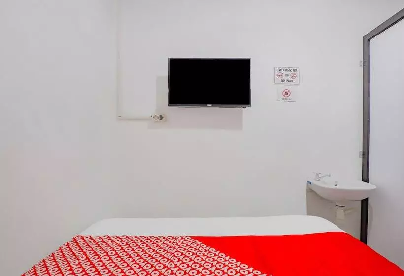 ホテル Spot On 90110 A1 Pakis Argosari
