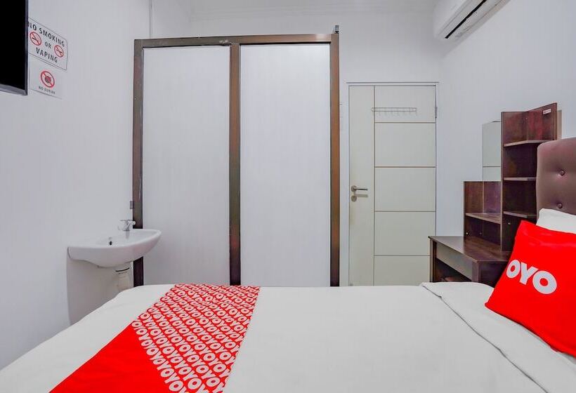 Hotel Spot On 90110 A1 Pakis Argosari