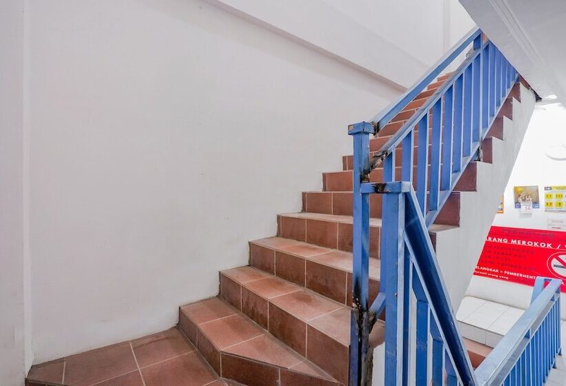 Hotel Spot On 90110 A1 Pakis Argosari