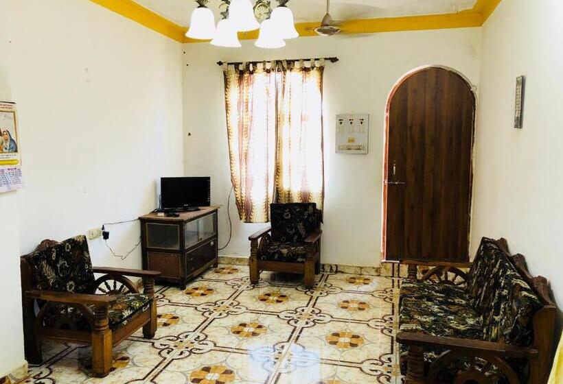 Pensão Blue Waves Guest House