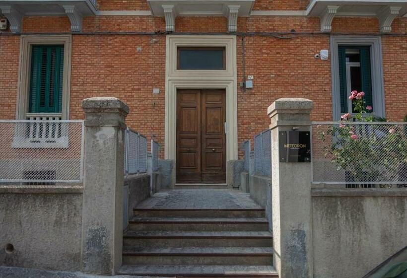 پانسیون Meteoron Luxury Rooms