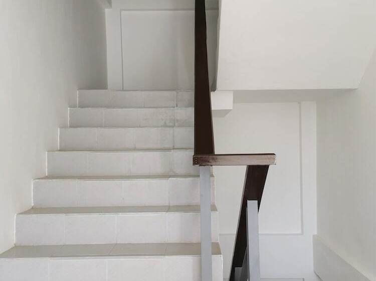 פנסיון Sure Guesthouse