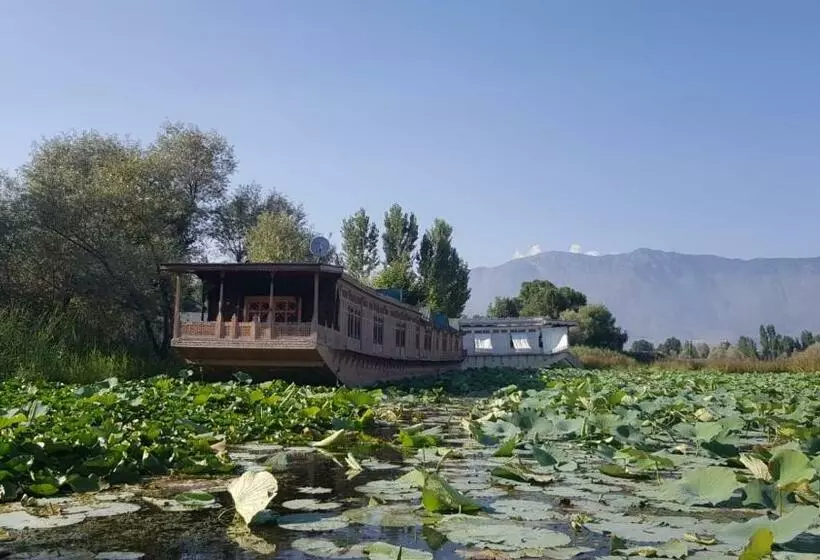 Retkeilymaja Kings Houseboats