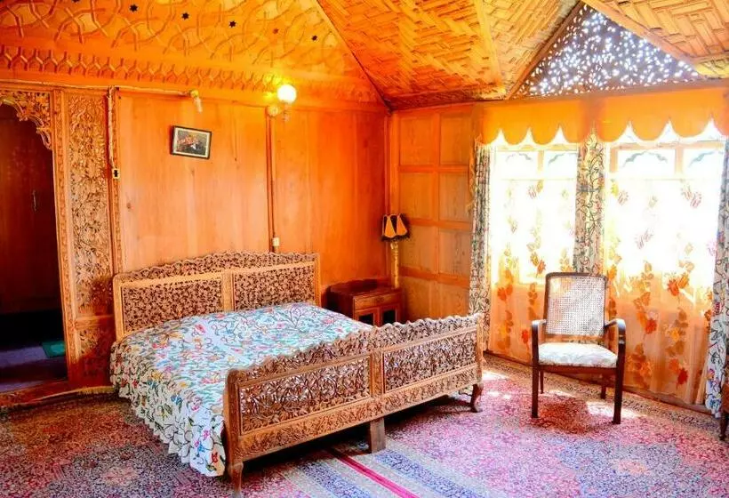 Retkeilymaja Kings Houseboats