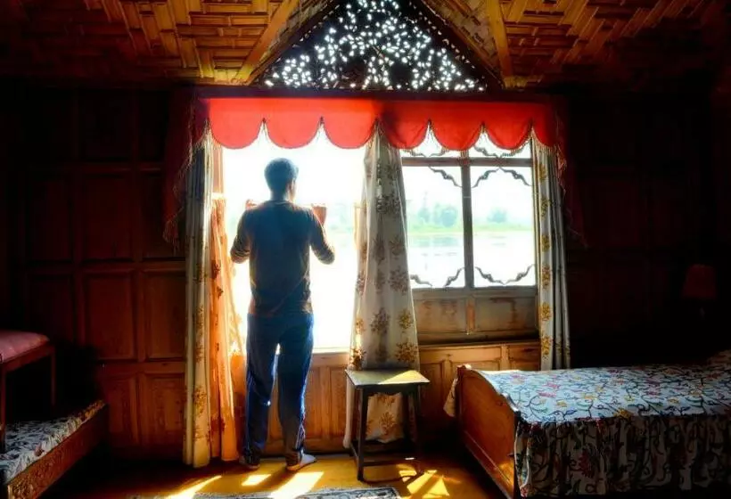 Retkeilymaja Kings Houseboats