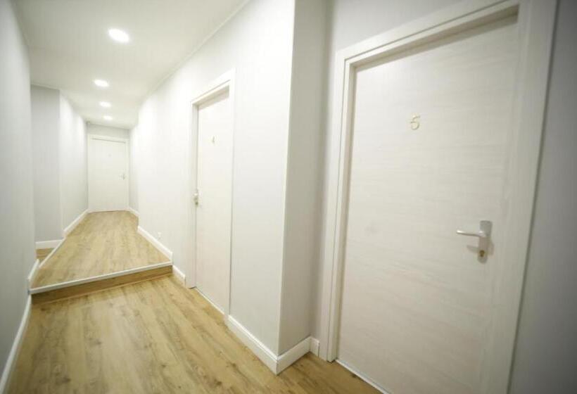 مبيت وإفطار Al Quadrato D Oro Rooms